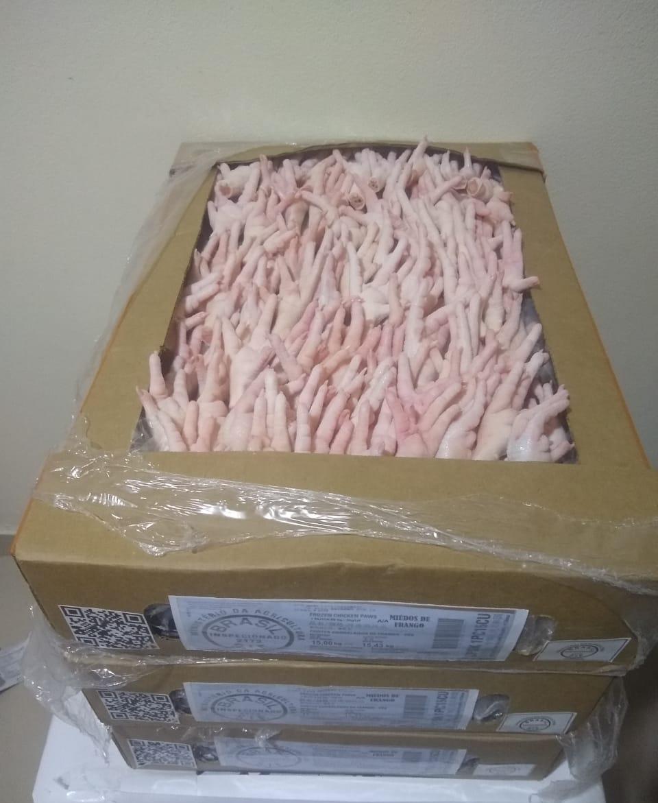 Frozen chicken paws packed in 15kg export cartons